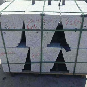 齐齐哈尔 芝麻白异形坐凳，石凳