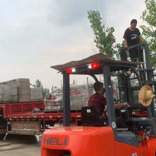 齐齐哈尔 黄金麻冰裂纹，地铺石装车