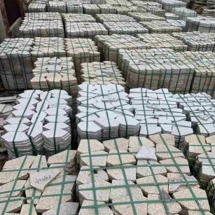 齐齐哈尔 黄金麻白麻花岗岩荔枝面地铺石(冰裂纹)