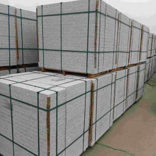 齐齐哈尔 白麻花岗岩石材荔枝面地铺石（300*600*50）