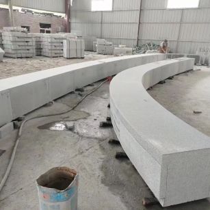 齐齐哈尔芝麻白花岗岩石板材 园林光面弧形坐凳