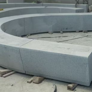 齐齐哈尔 芝麻白花岗岩光面弧形坐凳