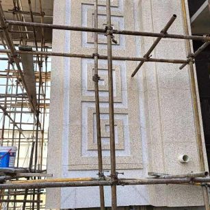 齐齐哈尔 黄金麻花岗岩别墅外墙干挂回纹造型效果