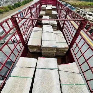 齐齐哈尔 黄金麻花岗岩荔枝面，光面毛板装车完成