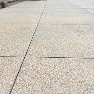 齐齐哈尔 黄金麻花岗岩石板材荔枝面地面铺装效果