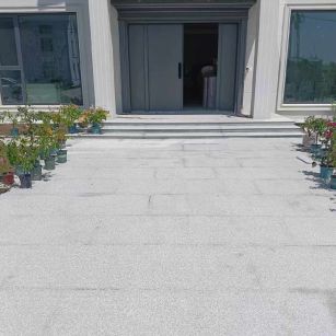 齐齐哈尔 芝麻白花岗岩地铺石地面铺装