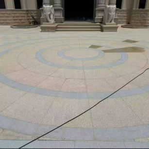 齐齐哈尔 黄金麻芝麻灰花岗岩石材地铺拼接效果