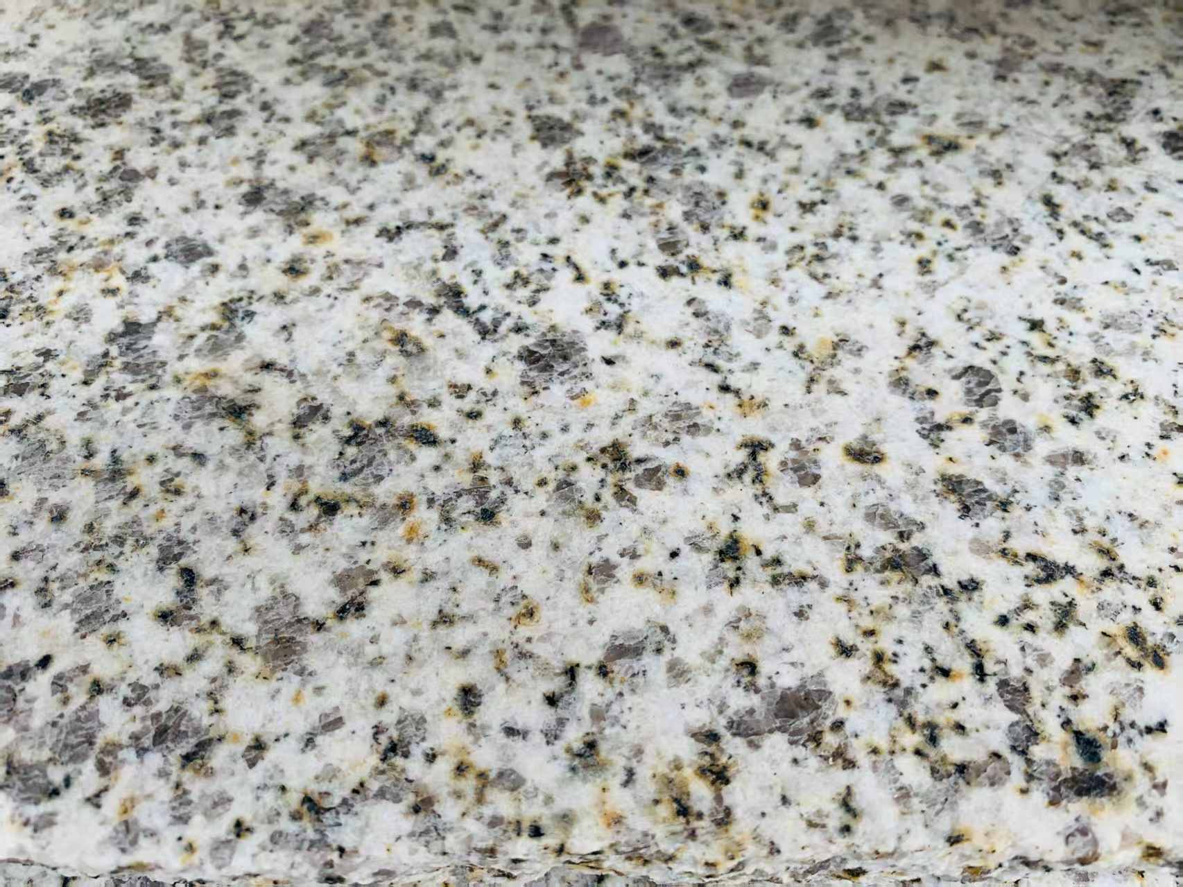 齐齐哈尔 黄金麻花岗岩石材浅黄光面