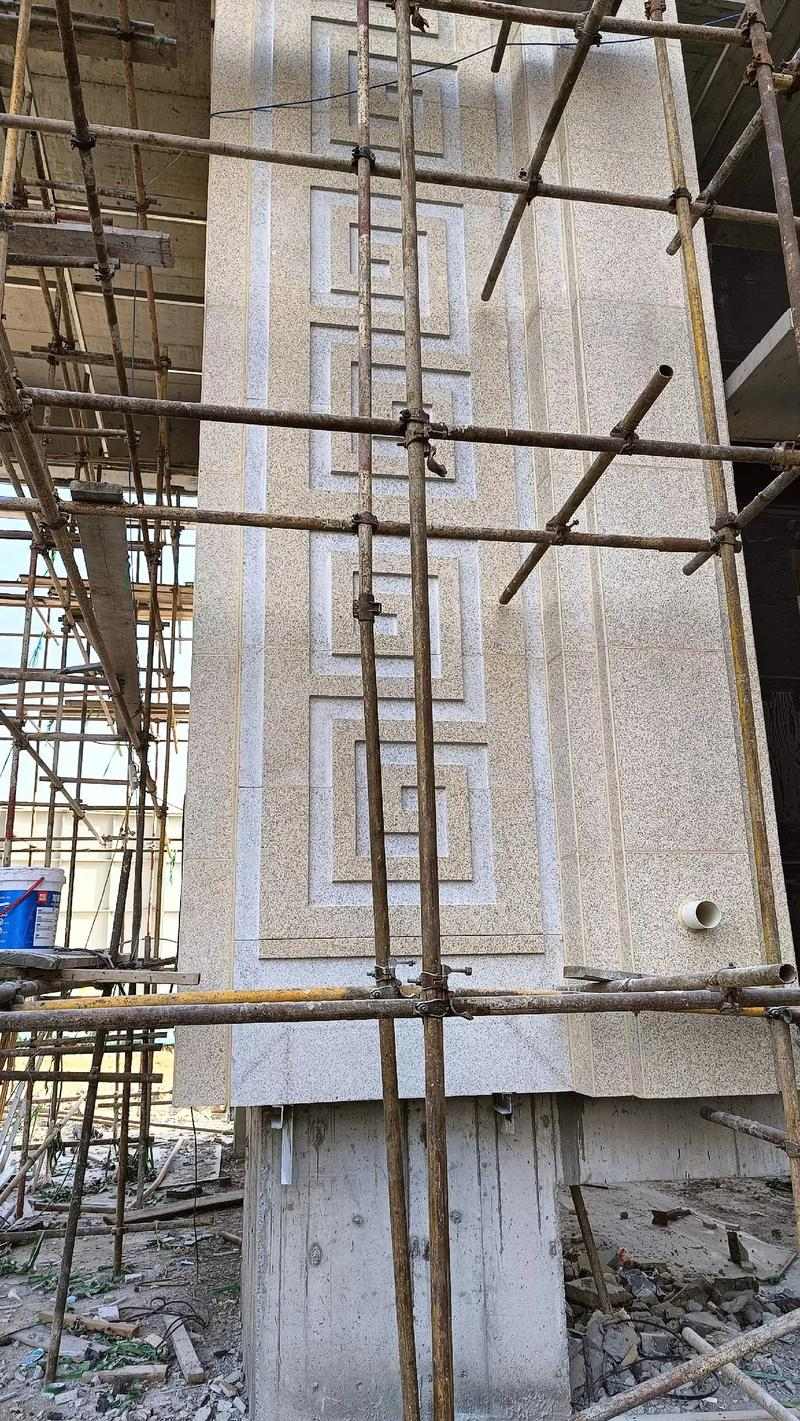 齐齐哈尔 黄金麻花岗岩别墅外墙干挂回纹造型效果