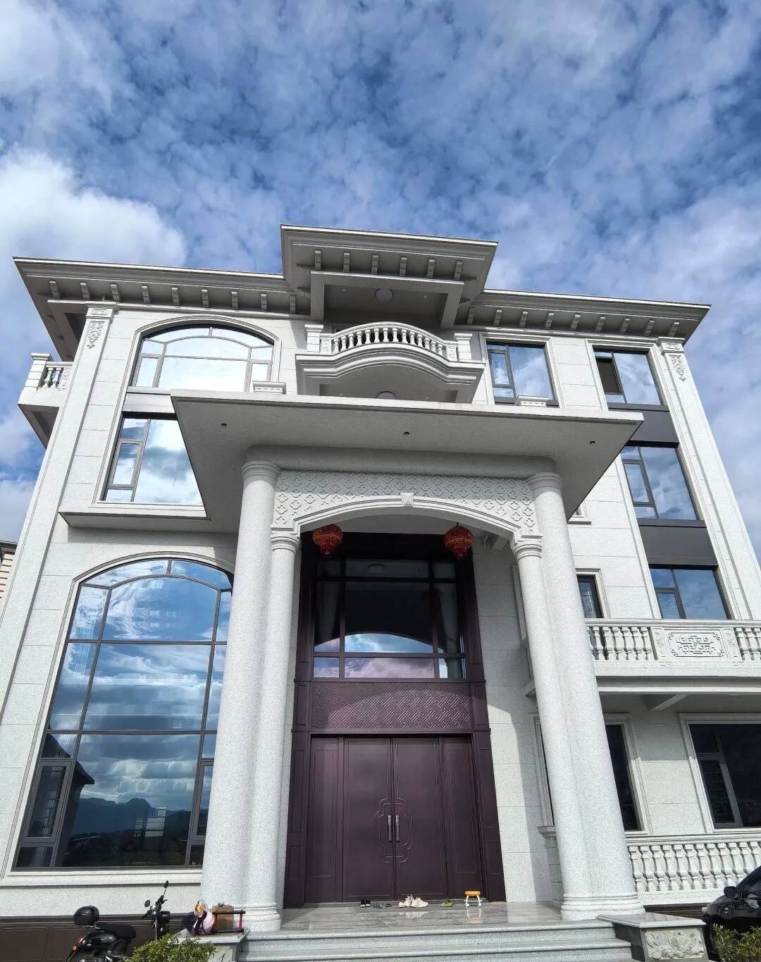 齐齐哈尔白麻别墅外墙干挂石材效果示例