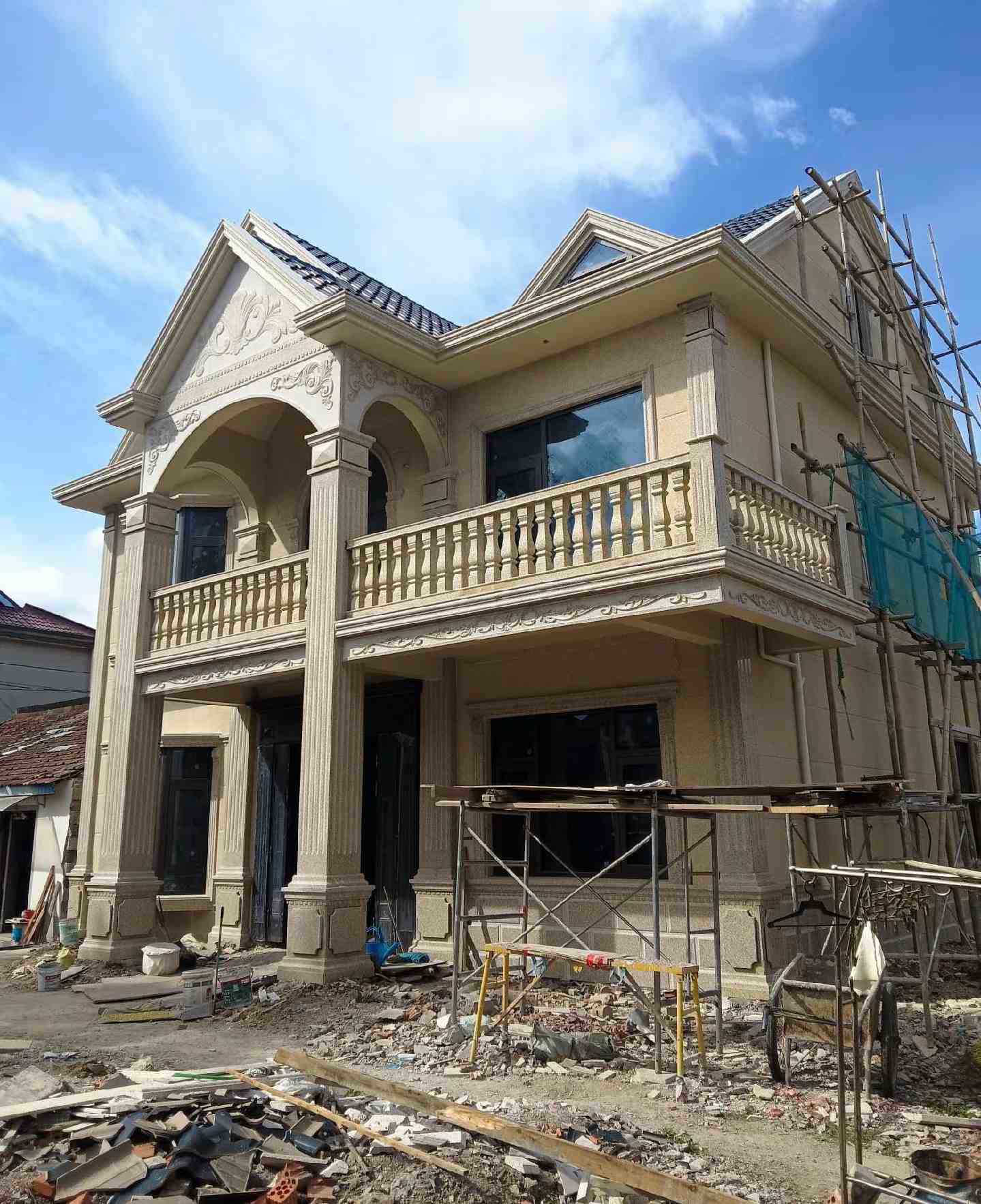 齐齐哈尔 黄金麻花岗岩石材私人别墅雕花门楼柱阳台栏杆