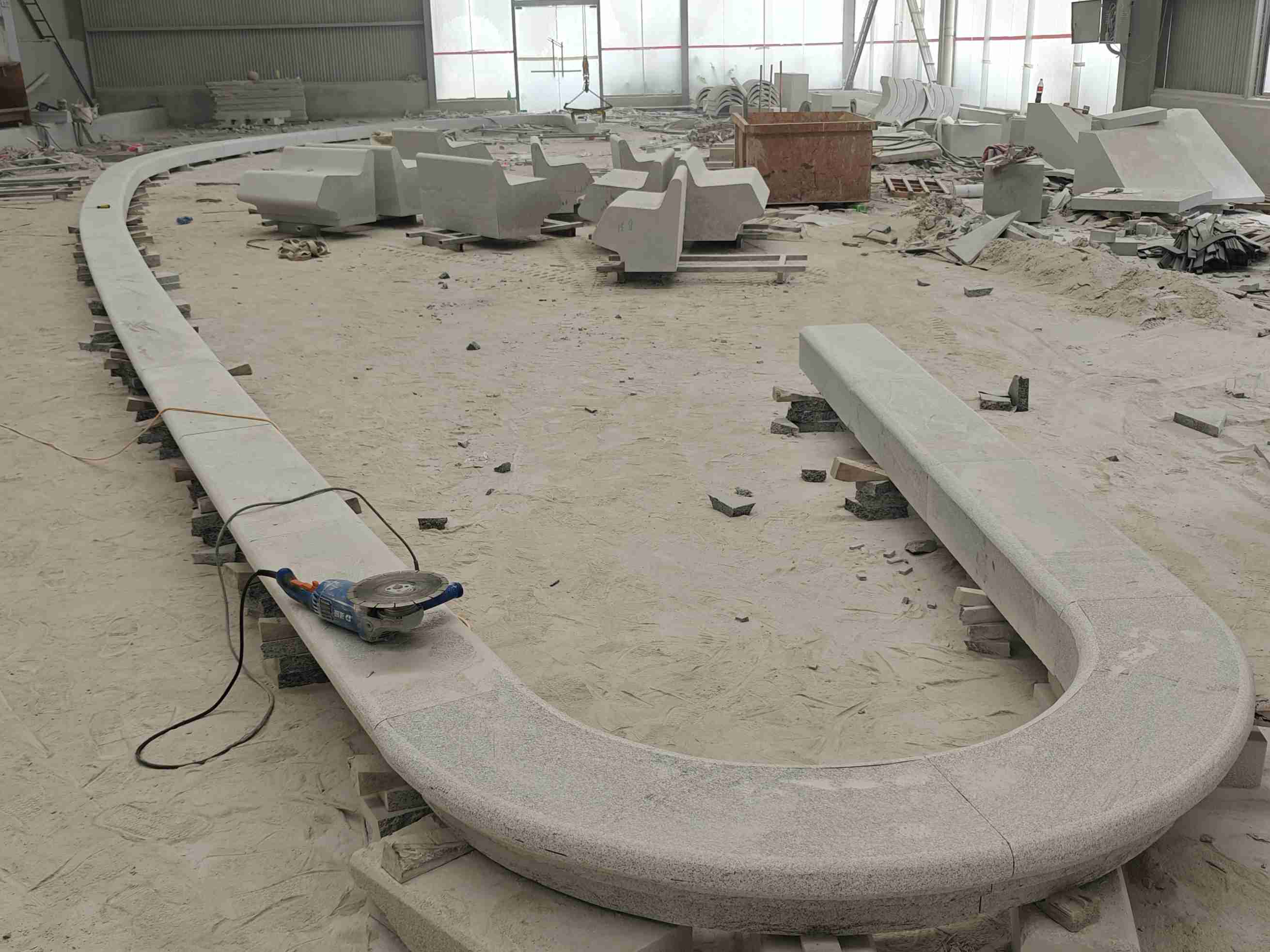 齐齐哈尔 芝麻白花岗岩弧形花坛石，坐凳石