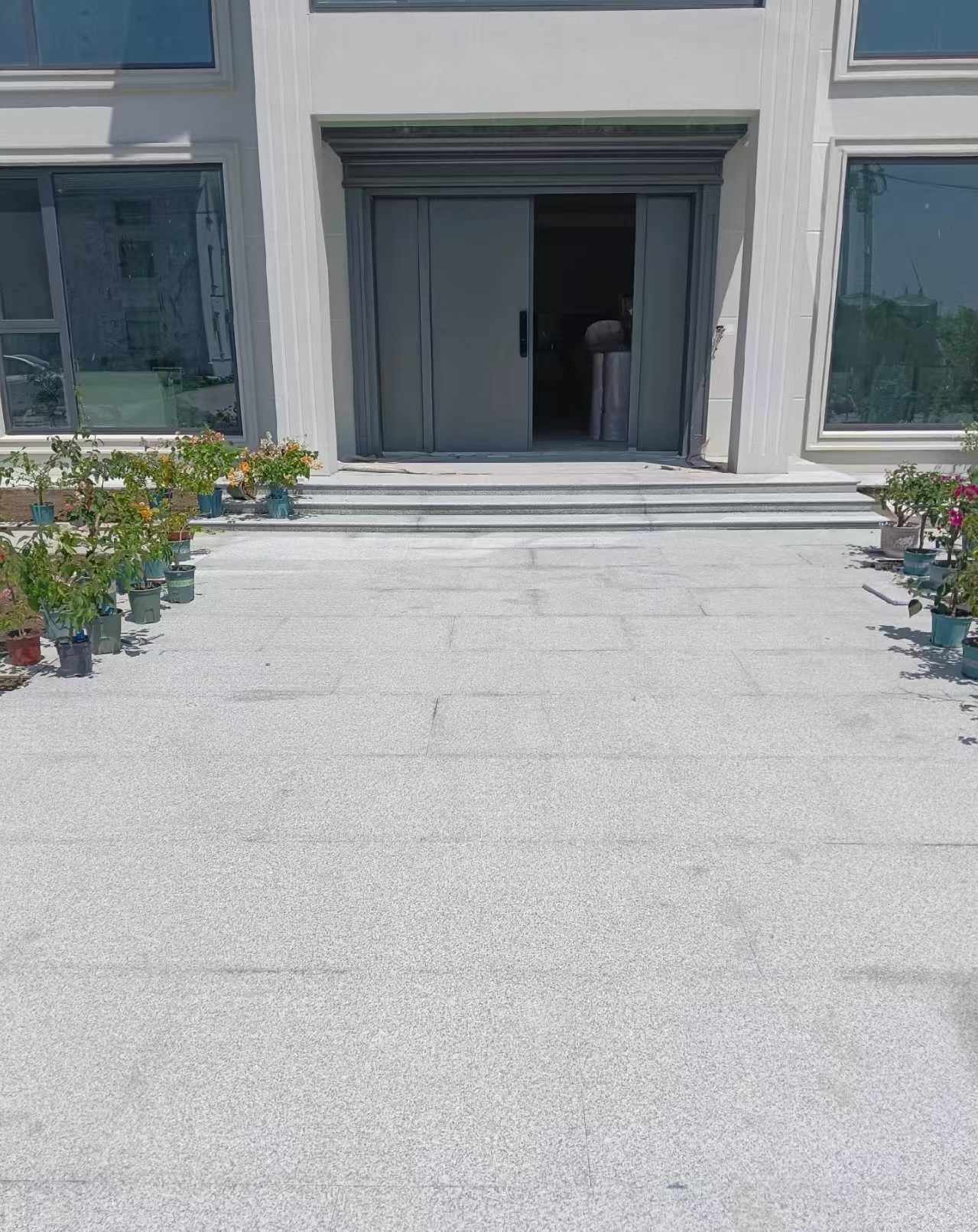 齐齐哈尔 芝麻白花岗岩地铺石地面铺装