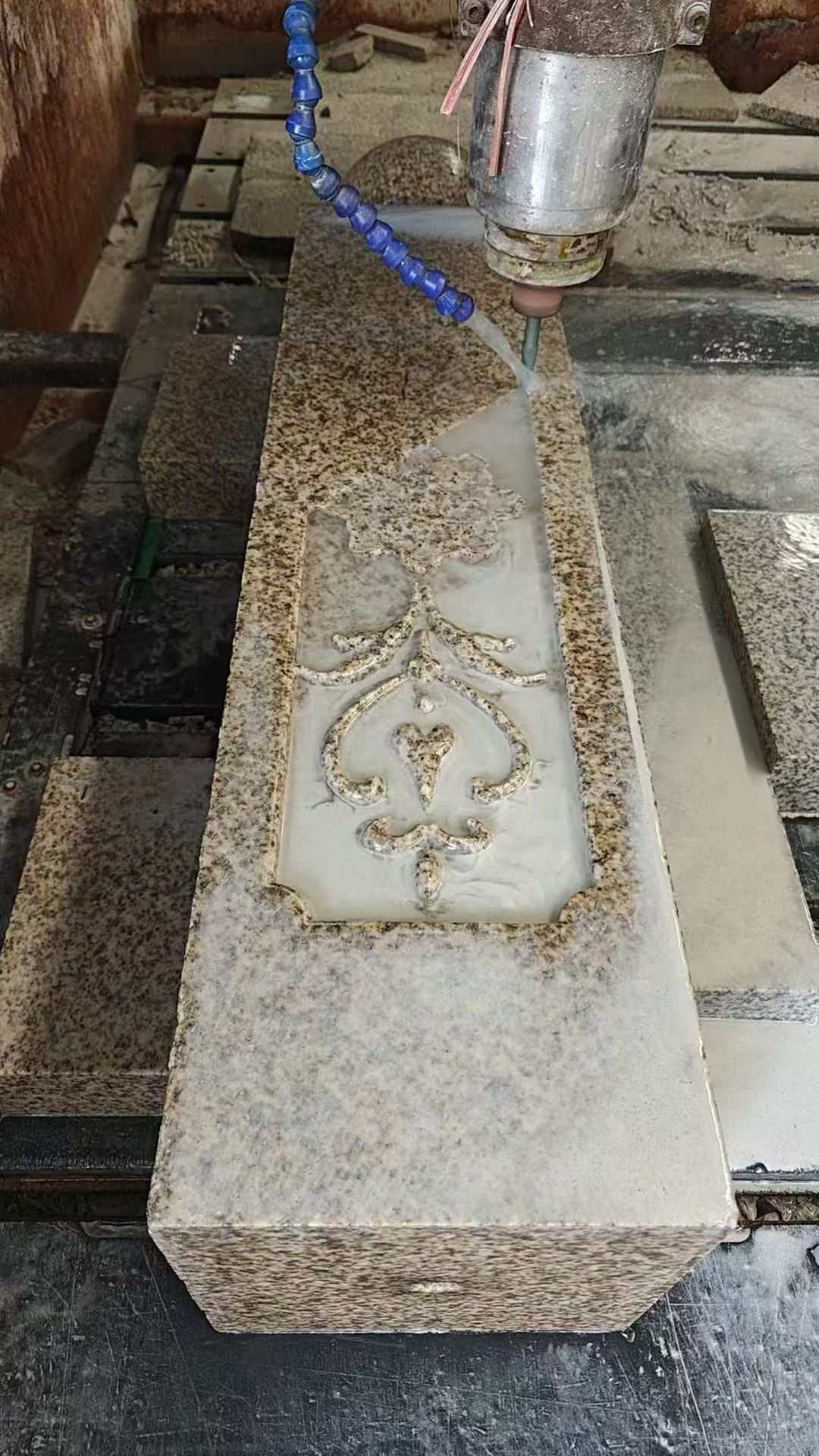 齐齐哈尔 黄金麻花岗岩异形加工雕刻栏杆大柱