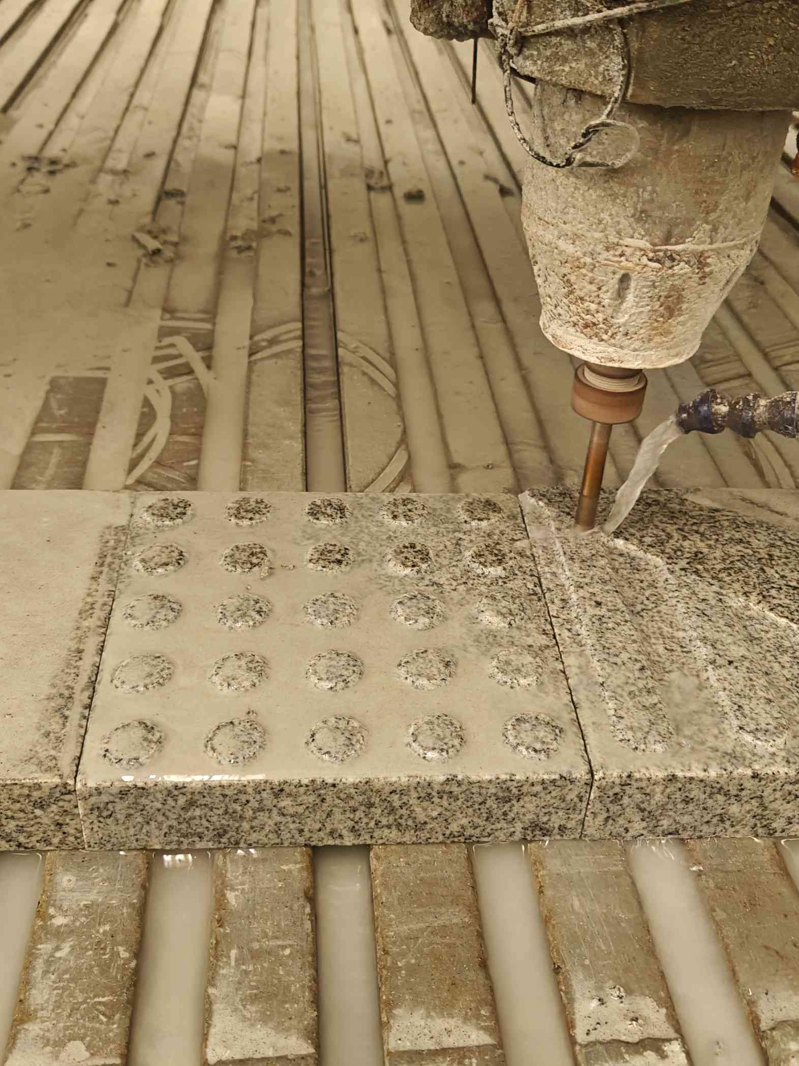 齐齐哈尔 芝麻白花岗岩石材盲人石、盲道石、盲点石