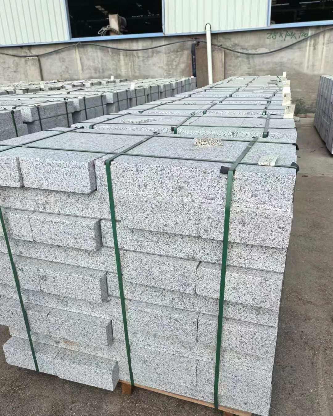 齐齐哈尔 白麻花岗岩路沿石，弧形路沿石，道牙石，马路牙子，界石，路缘石，平沿石，直岩石，平缘石等