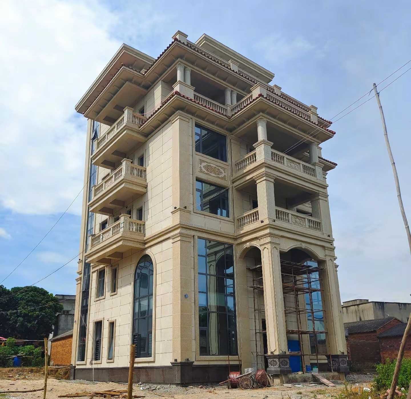 齐齐哈尔 黄金麻花岗岩石材别墅外墙干挂搭配（雕花栏杆花瓶柱门楼罗马柱）