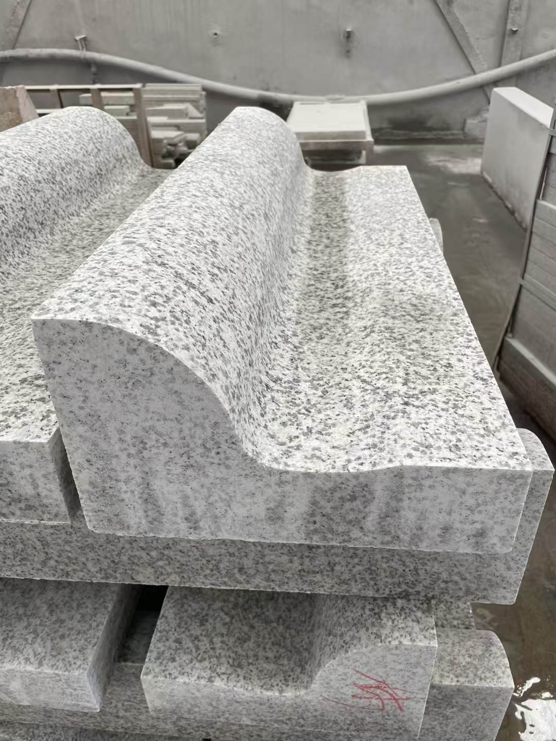 齐齐哈尔 白麻花岗岩S型路沿石，路侧石，马路牙子等