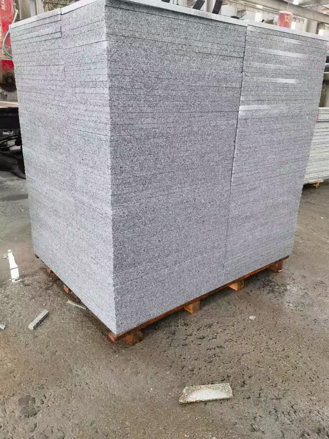 齐齐哈尔 芝麻白火烧面1.8厚300*600地铺石，尺寸标准，厚薄均匀