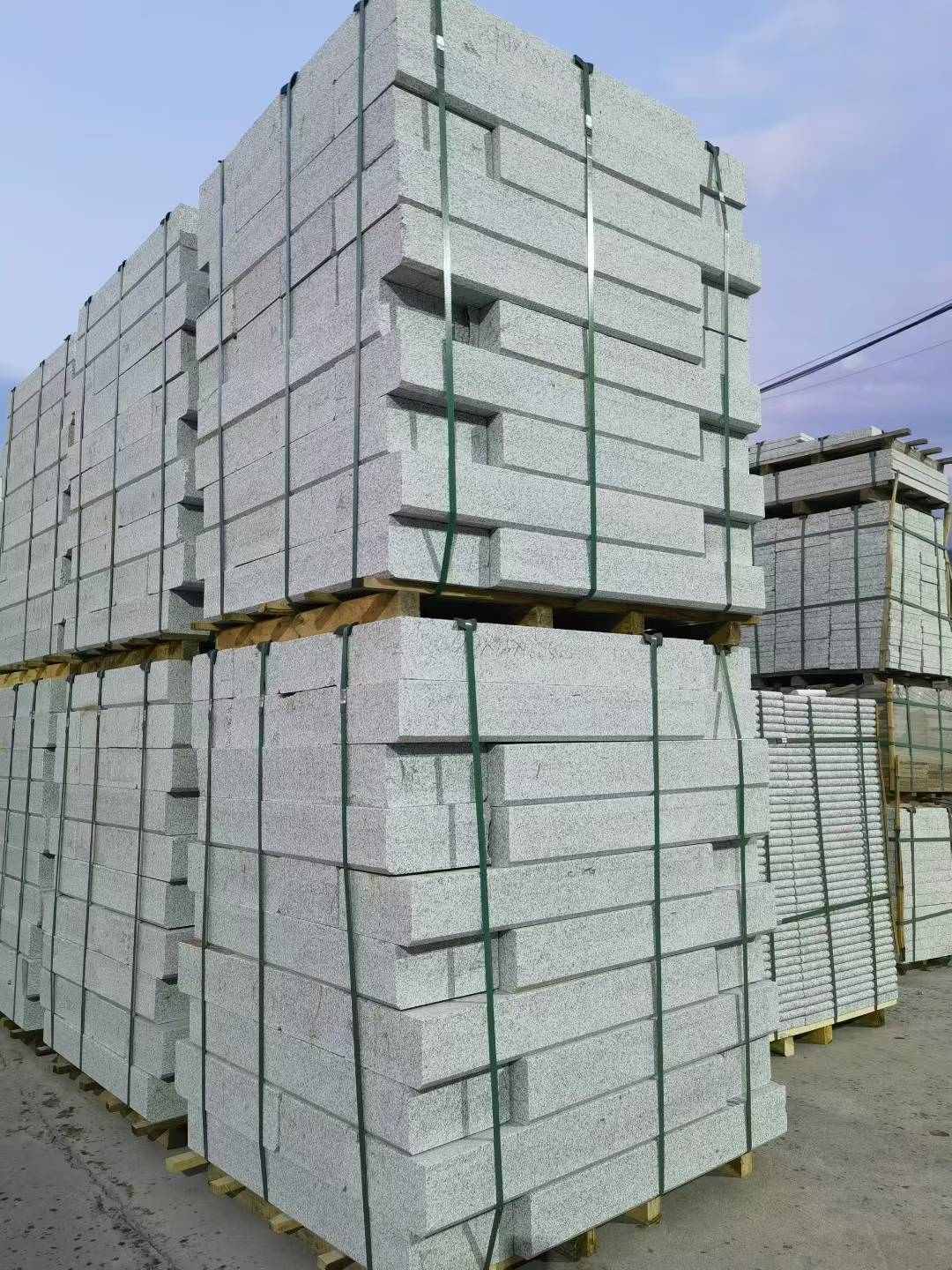 齐齐哈尔 芝麻白花岗岩路沿石，路缘石，路肩石，道牙，立缘石，马路牙子，街沿石，侧石等