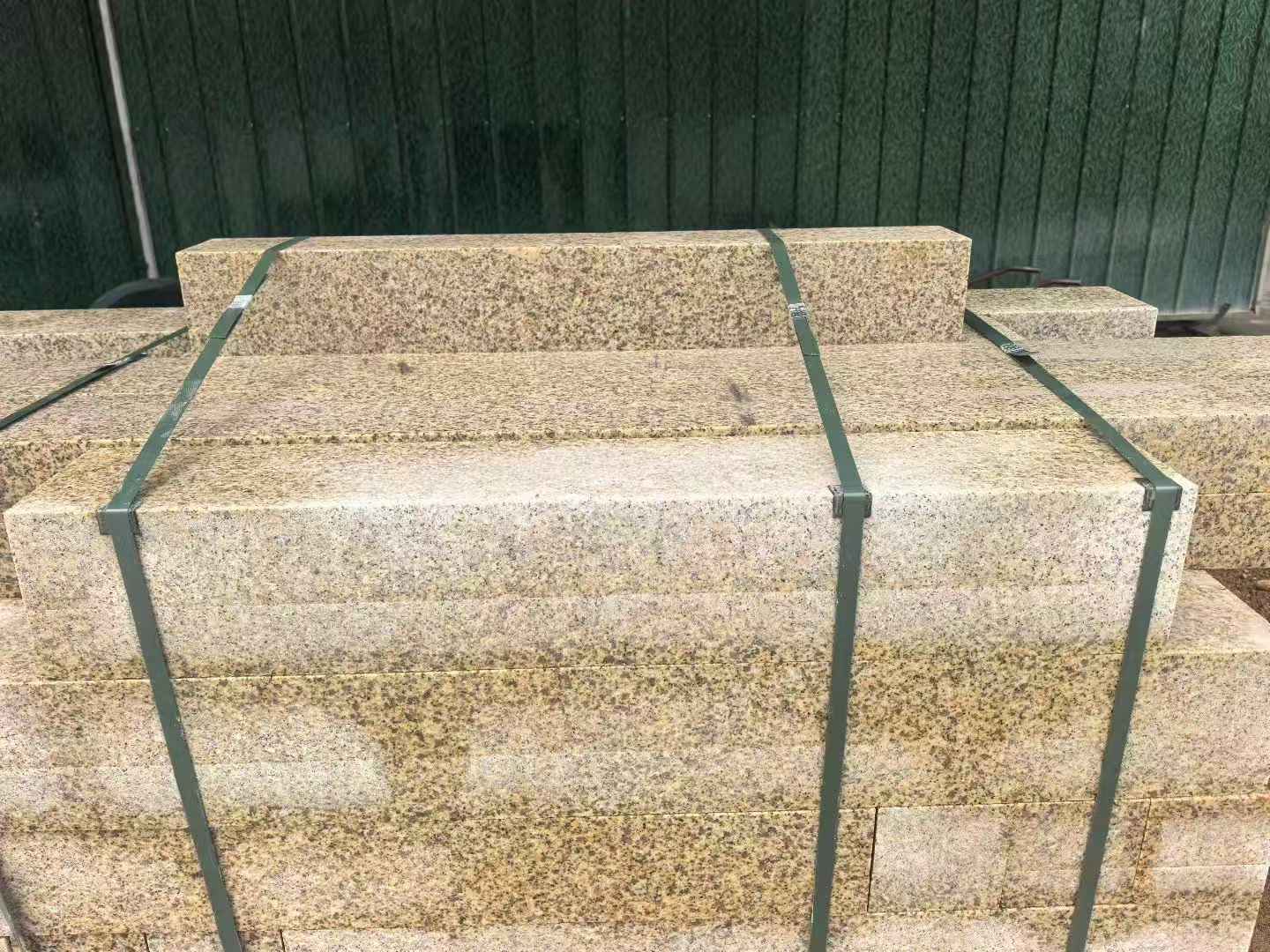 齐齐哈尔 黄金麻花岗岩石材机切面栏杆料半成品