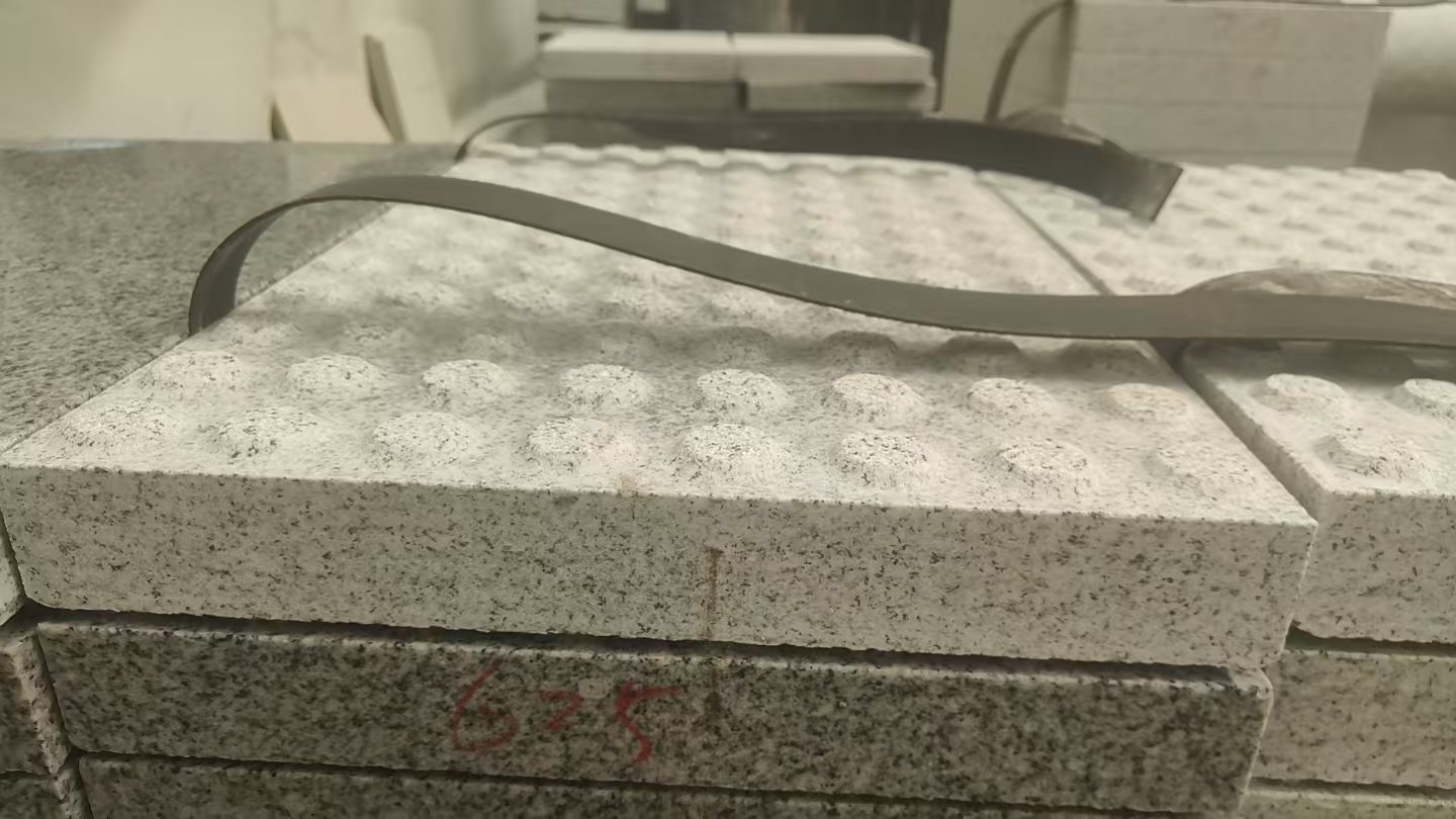 齐齐哈尔 芝麻白花岗岩6.0公分荔枝面五轴加工雕刻盲点