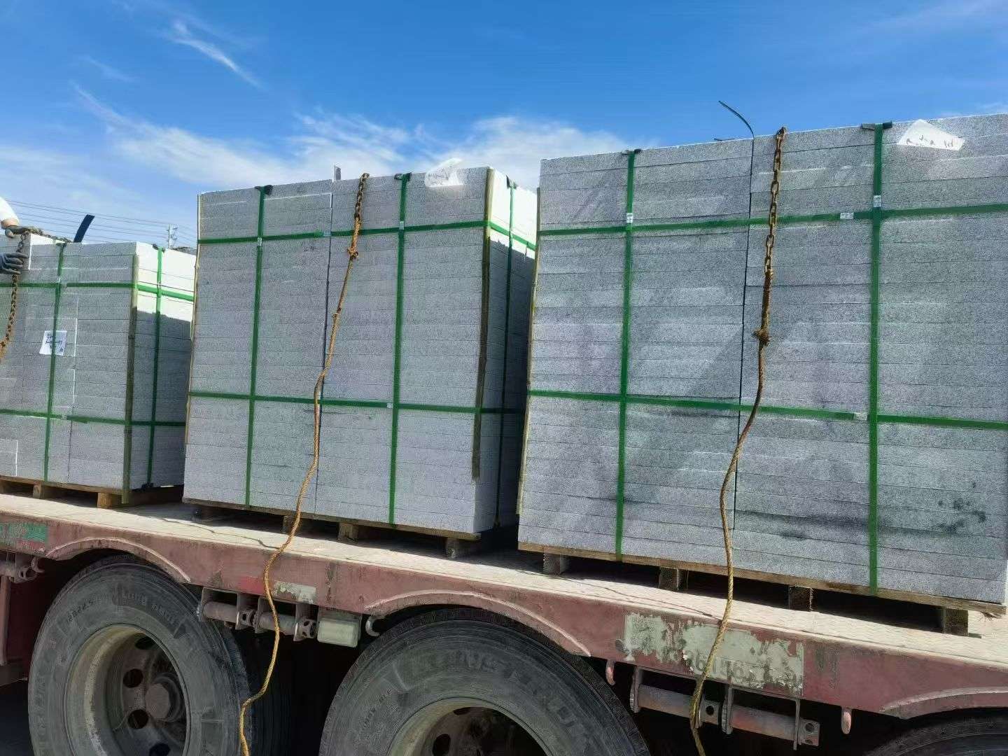 齐齐哈尔 芝麻白花岗岩地铺石装车日常