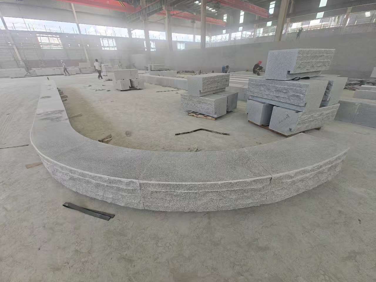 齐齐哈尔 芝麻白异形坐凳，自然面光面弧形加工