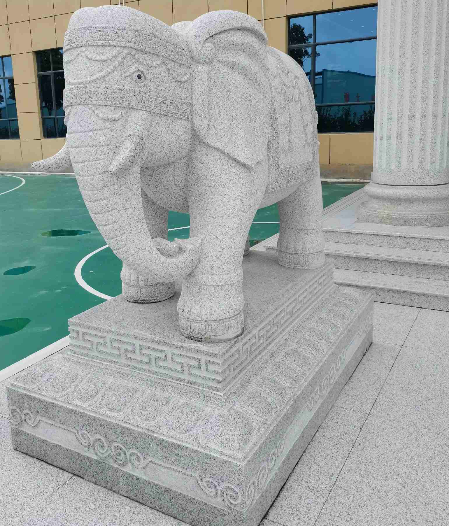齐齐哈尔 白麻花岗岩动物异形石雕-大象