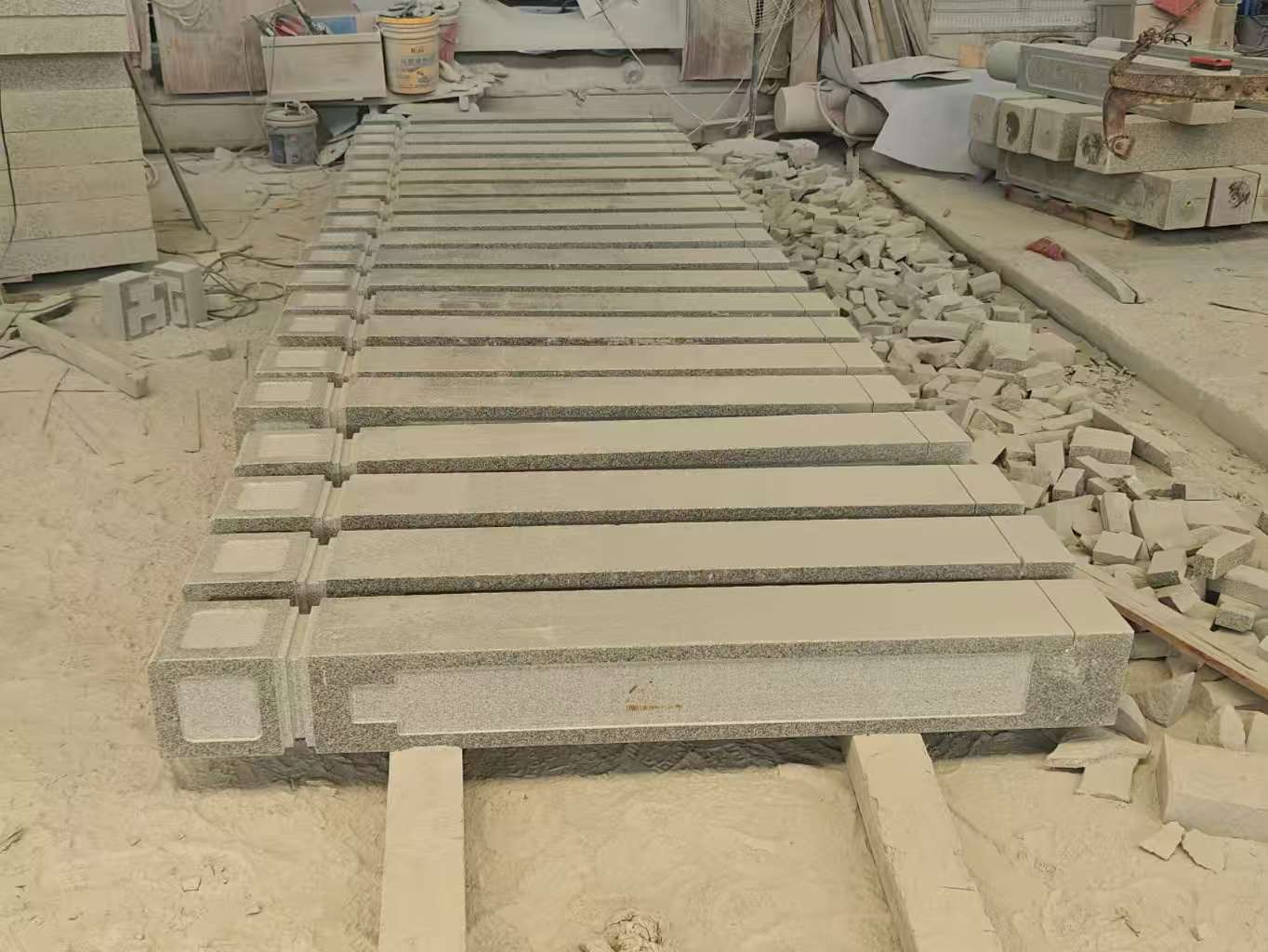 齐齐哈尔 芝麻白异形加工雕刻-栏杆大柱，方柱