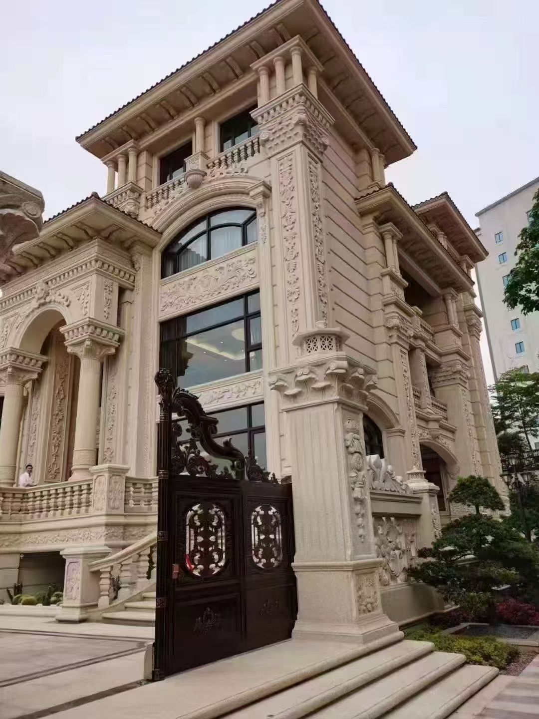 齐齐哈尔 黄金麻花岗岩别墅外墙干挂效果展示