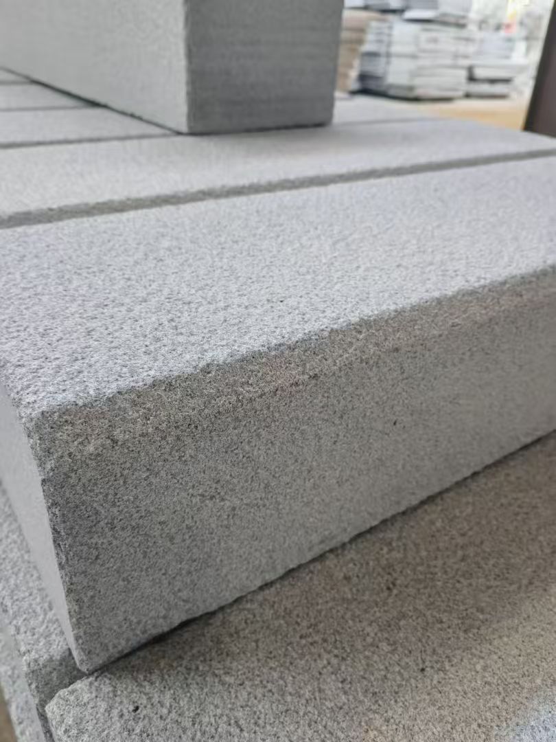 齐齐哈尔 芝麻灰荔枝面路沿石