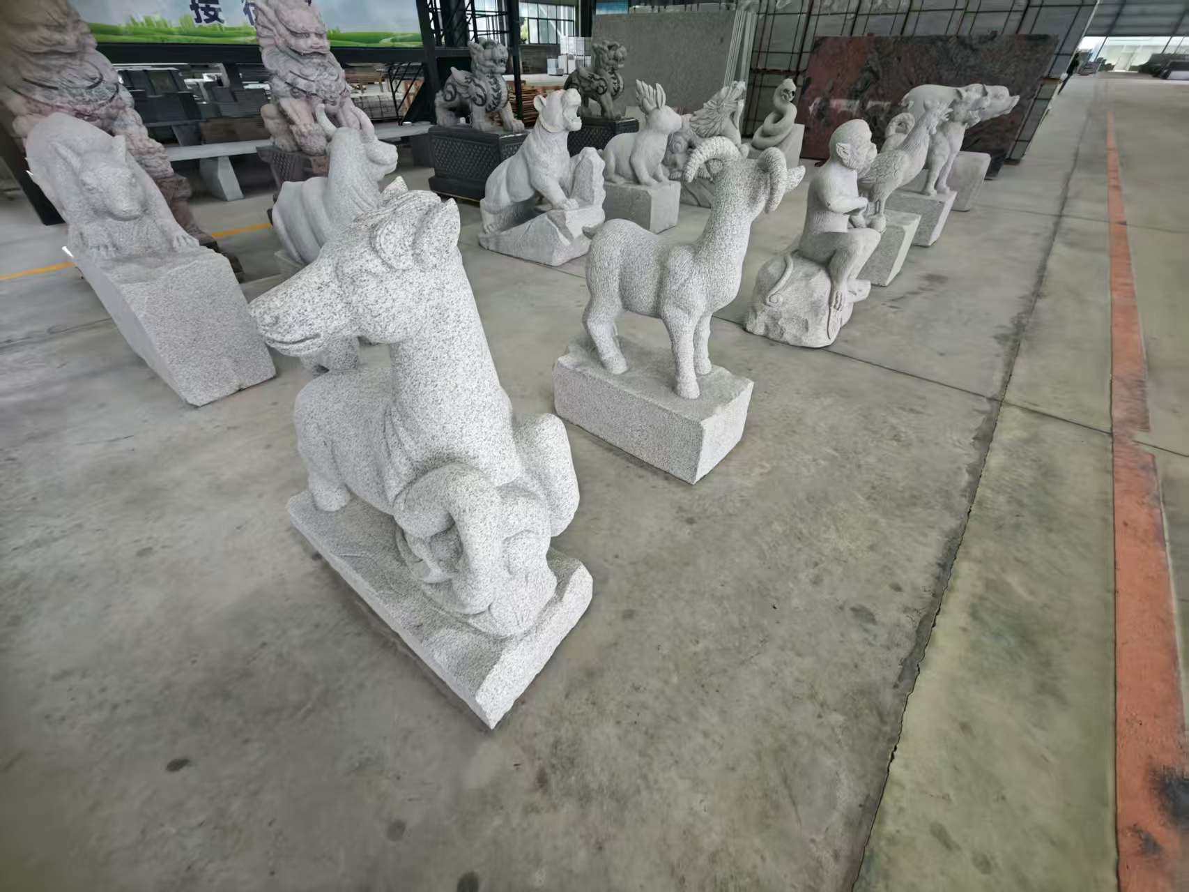 齐齐哈尔 芝麻白花岗岩造型立体雕刻——十二生肖