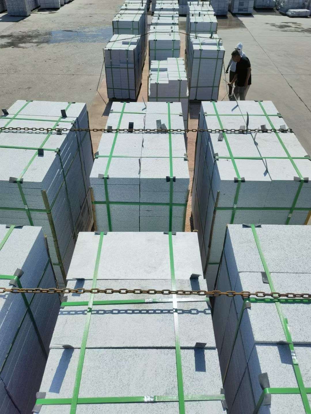 齐齐哈尔 芝麻白花岗岩5公分地铺石 花岗岩厂家工厂装车日常